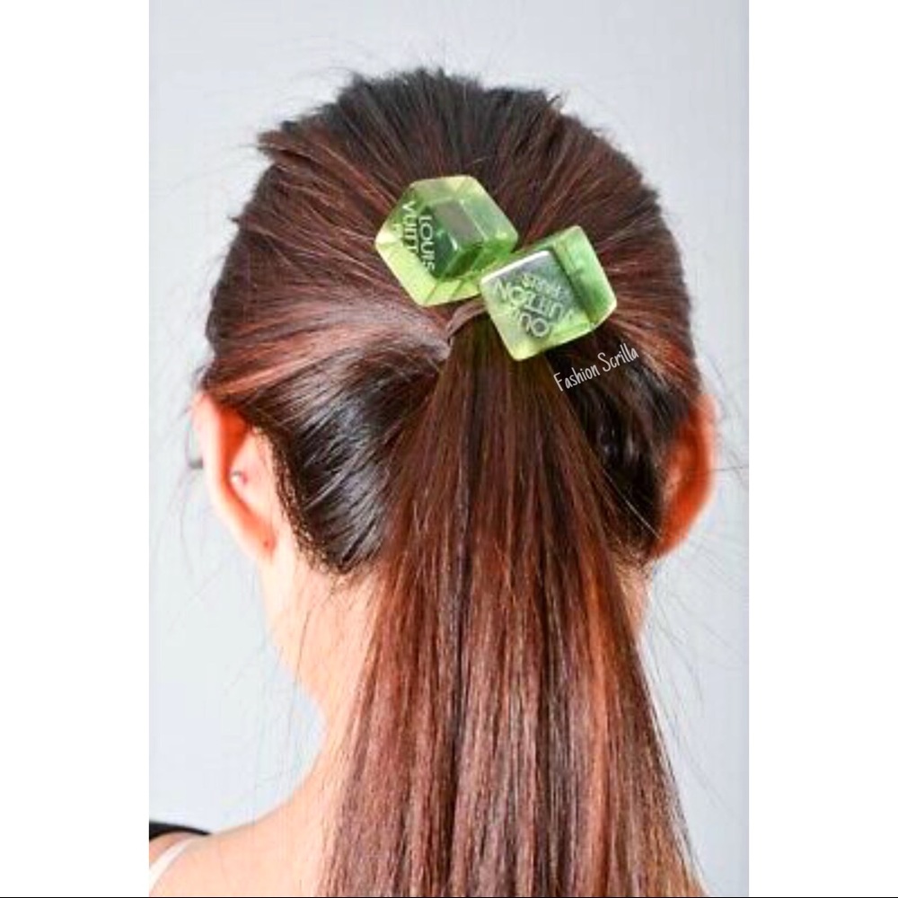 Louis Vuitton Vintage Lucite Hair Tie Cube bobble Set of 2 With Carrying Pouch - Picture 5 of 11